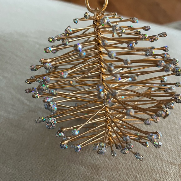 Set of 3 gold pine cones wire pinecone with glittery ends winter decor ornaments - Picture 8 of 8